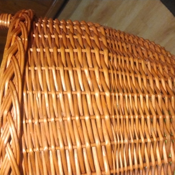 Beautiful Tall Handle Hand Woven Natural Color Brade Weave Top/ Basket, Garden - Picture 5 of 5